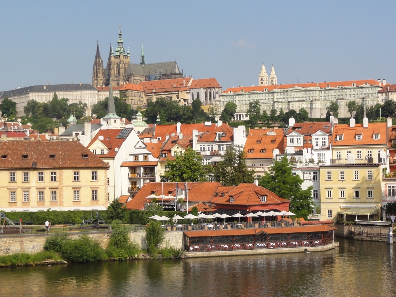 Castelo visto da Ponte Carlos