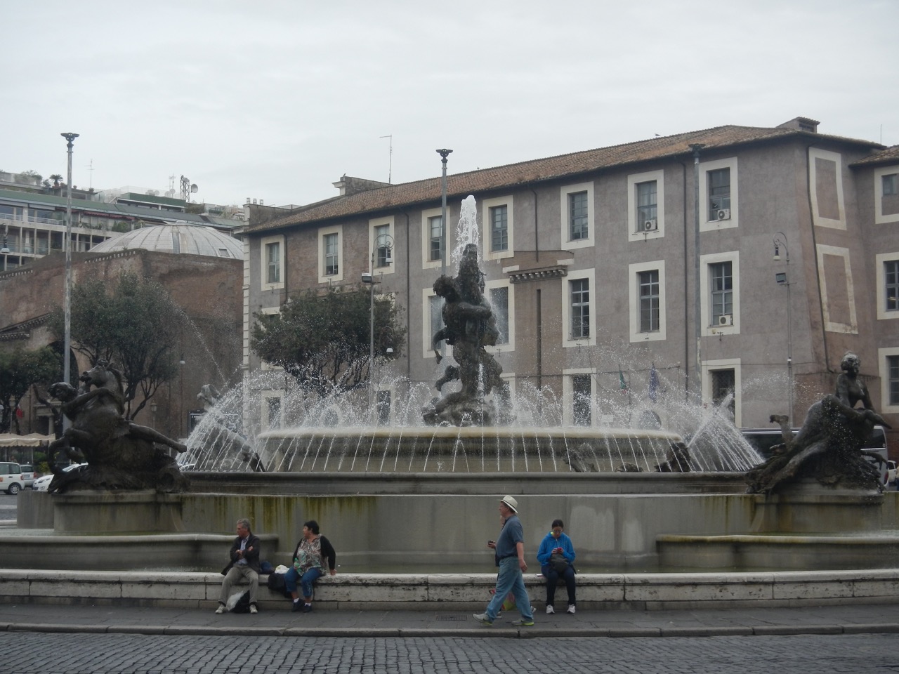 Fontana del Tritone, no centro da Piazza Barberini