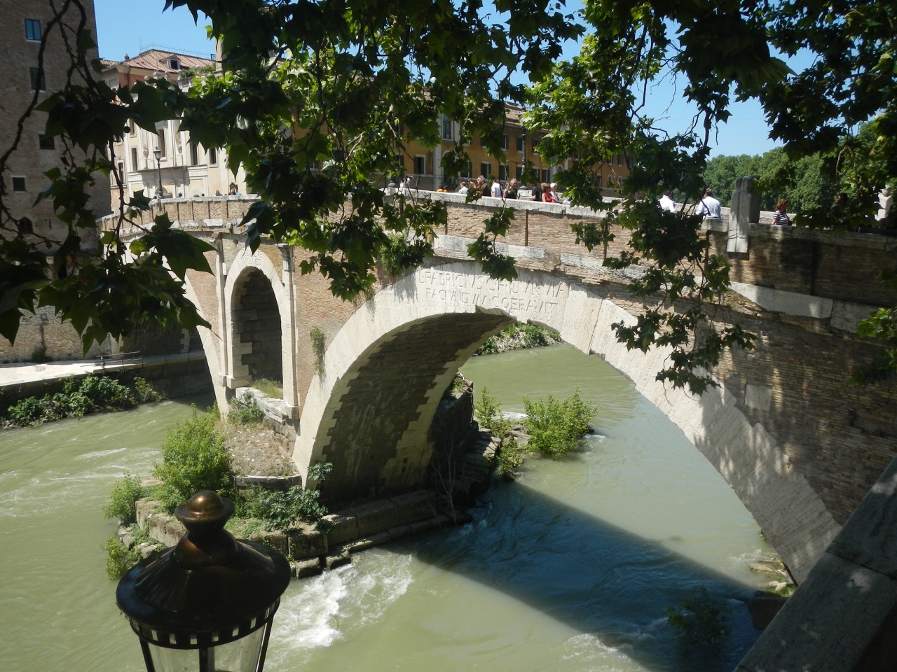 Ponte Fabricio sobre o Tibre