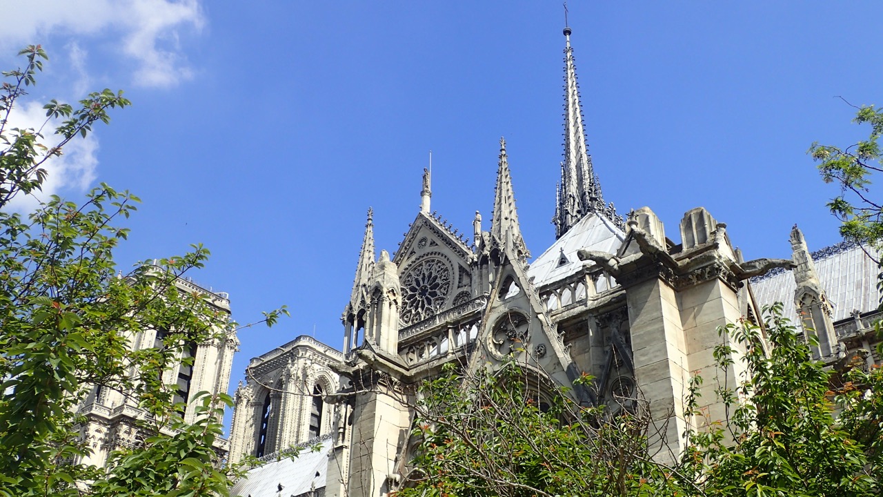 Fachada de Notre-Dame, vista durante o passeio pela Île de la Cité