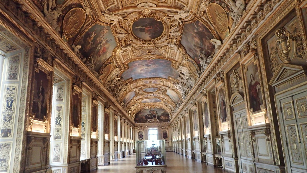 Decoração da Galerie d’Apollon, no Louvre