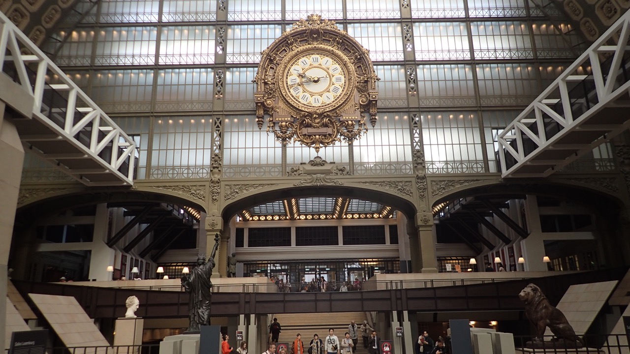 Grande relógio no interior do Musée d’Orsay