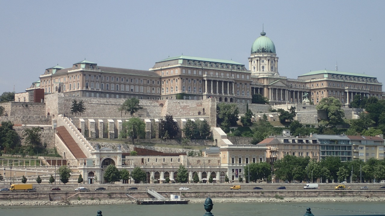 Castelo de Buda visto da margem de Pest, sobre o Danúbio