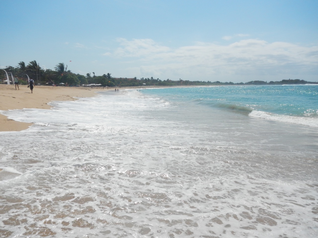 A praia de Nusa Dua junto à rebentação