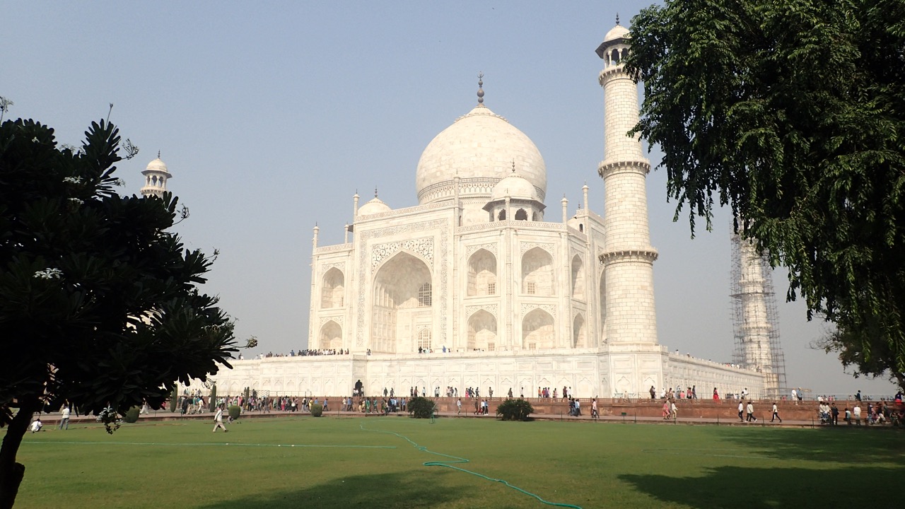 Taj Mahal visto dos jardins